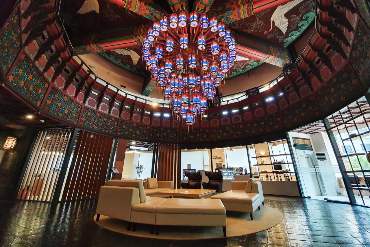 Commodore Hotel Busan Exterior photo