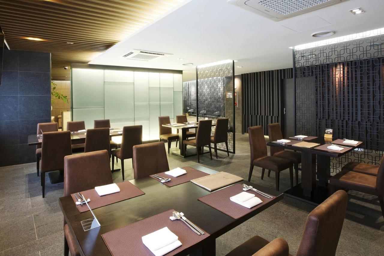 Commodore Hotel Busan Exterior photo