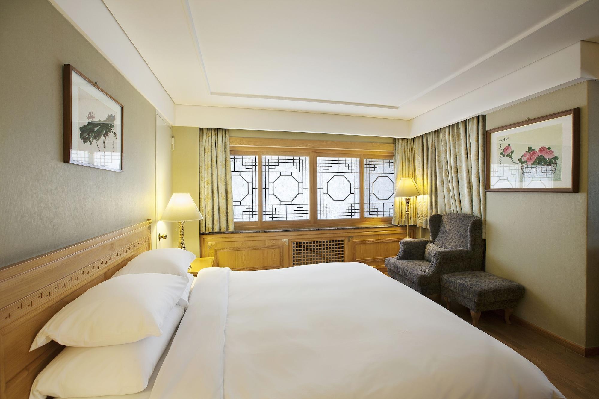Commodore Hotel Busan Exterior photo