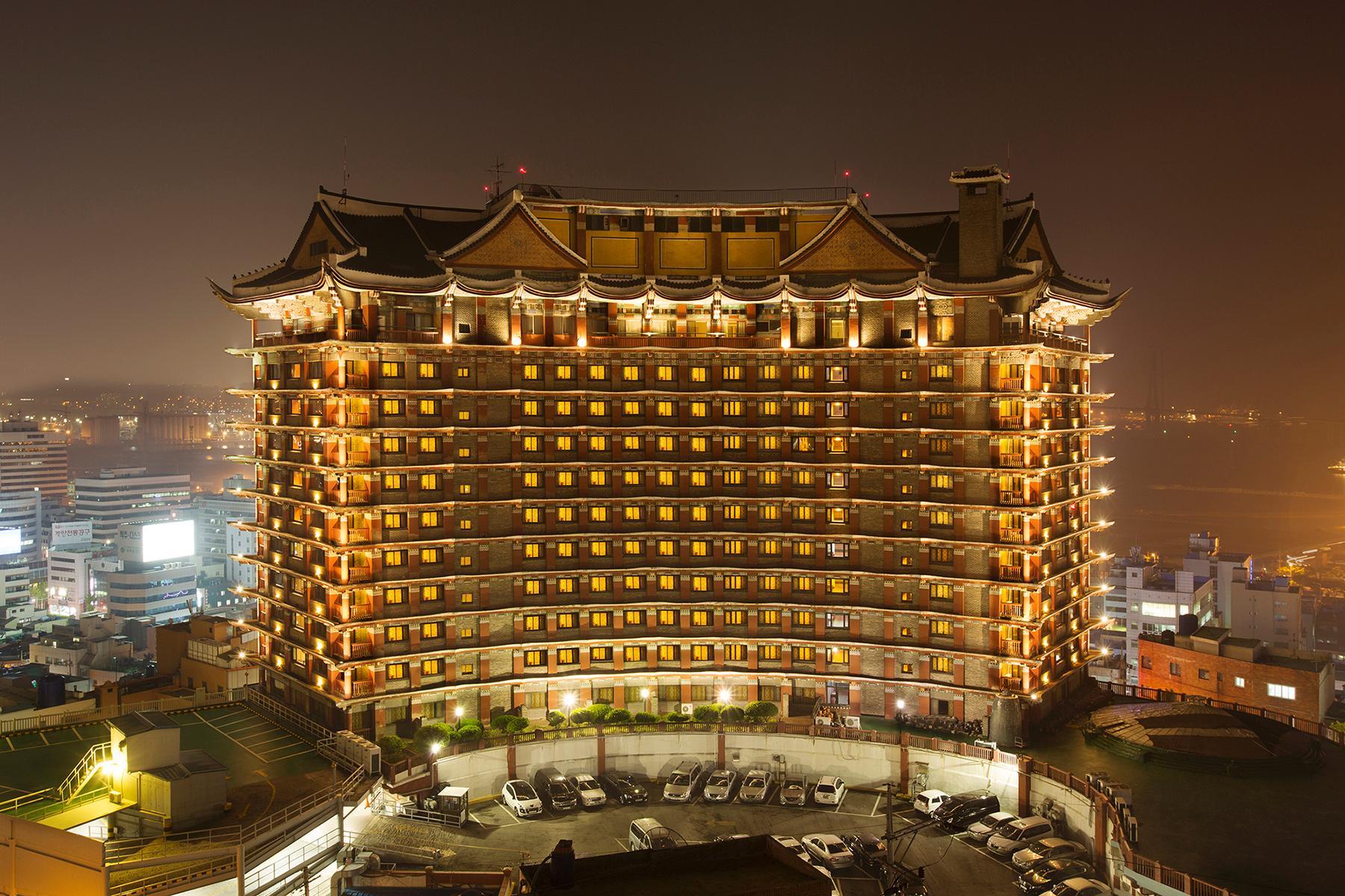 Commodore Hotel Busan Exterior photo