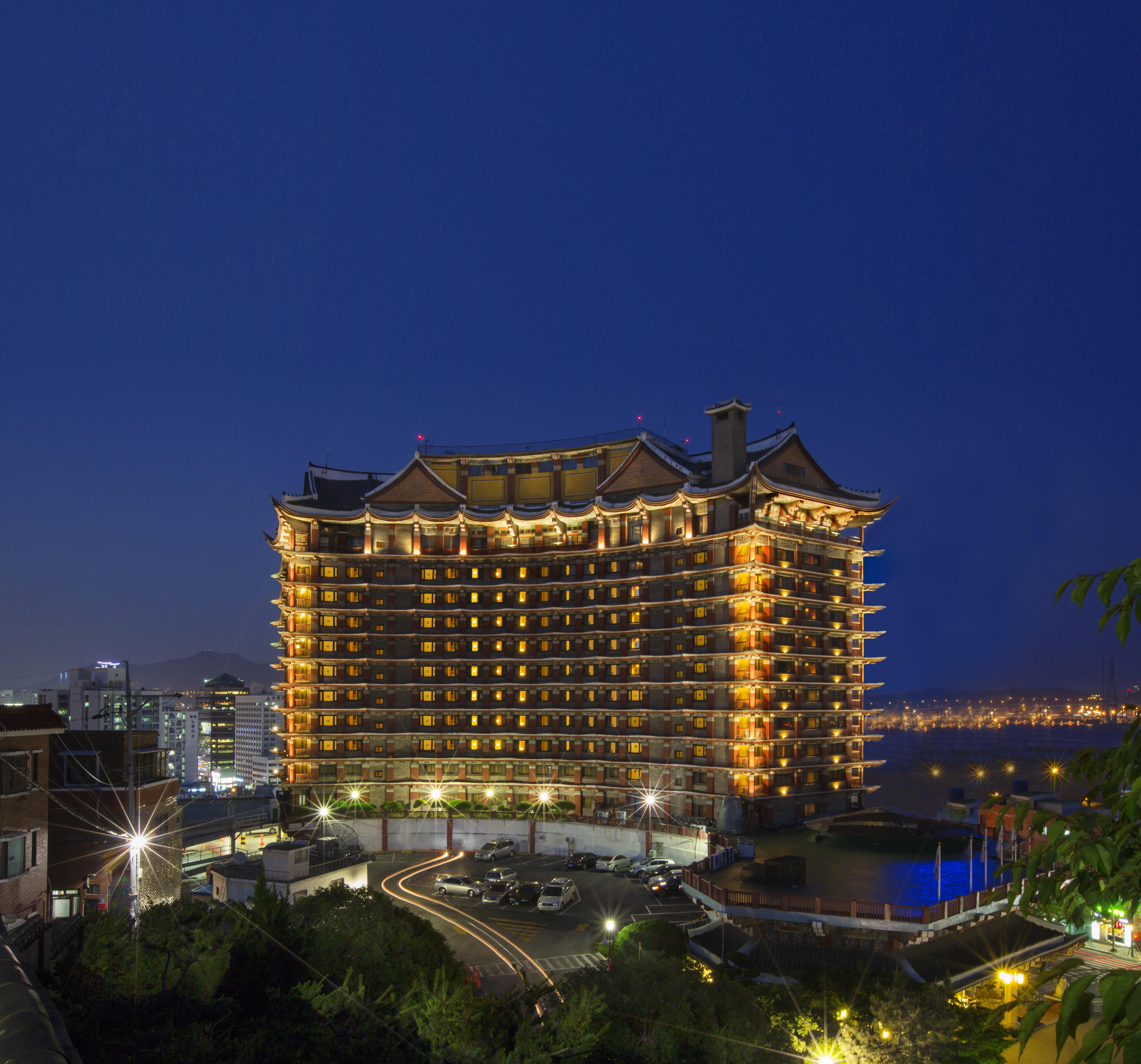 Commodore Hotel Busan Exterior photo