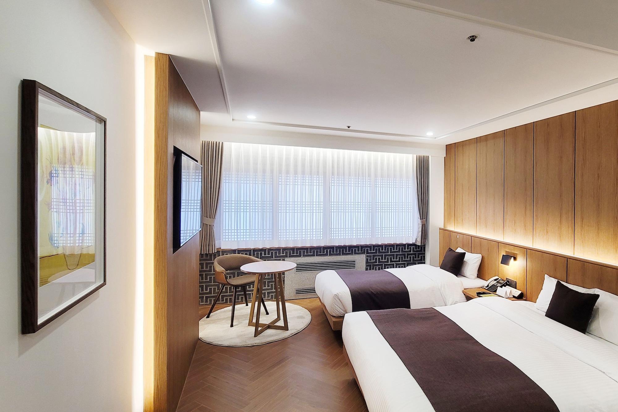 Commodore Hotel Busan Exterior photo