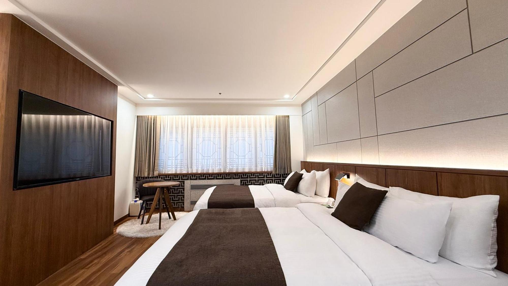 Commodore Hotel Busan Exterior photo